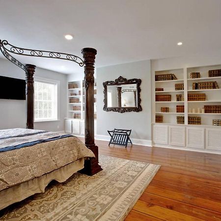 Вилла Newly Renovated 4 Bed 3 Bath And 2 Parking Spots Саванна Экстерьер фото