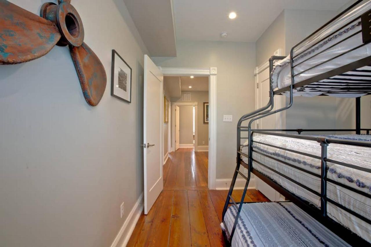 Вилла Newly Renovated 4 Bed 3 Bath And 2 Parking Spots Саванна Экстерьер фото
